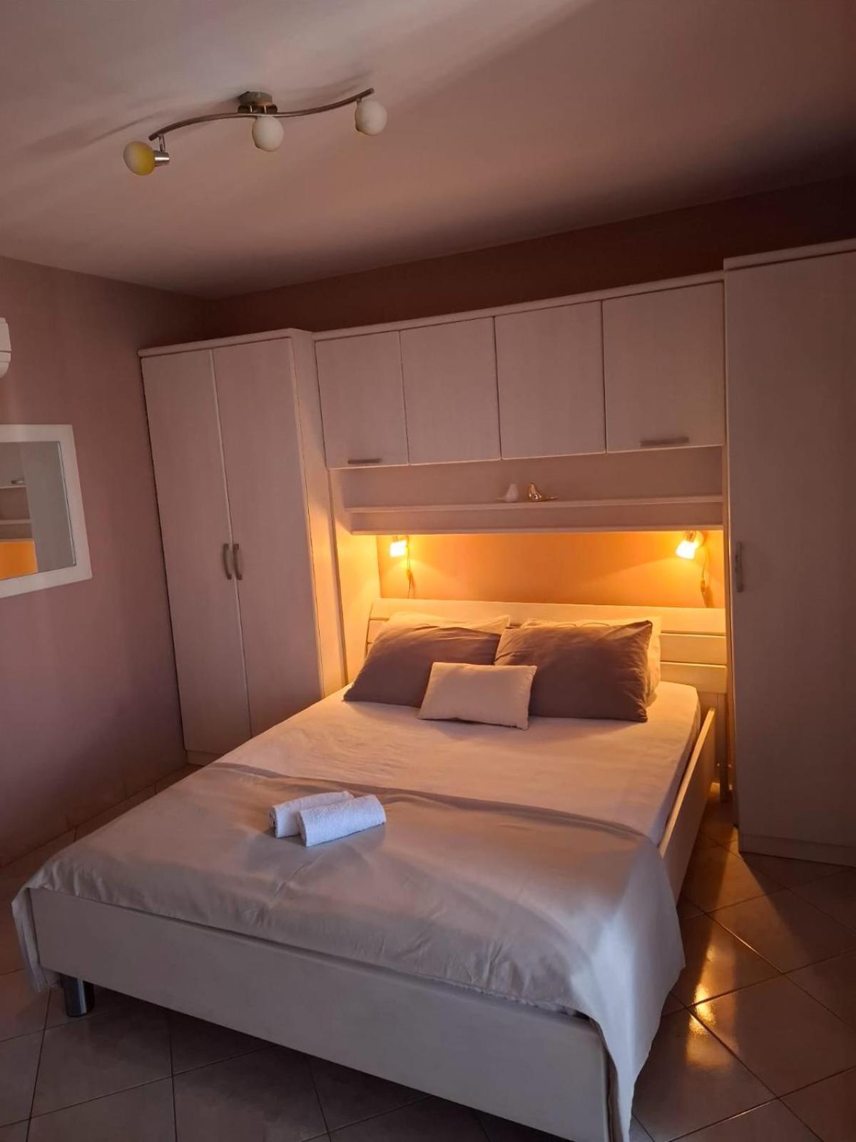 Happy Basset Terrace Makarska Exterior foto